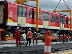 Wujud Kereta Metro Pertama Bogota Setelah 83 Tahun Penantian