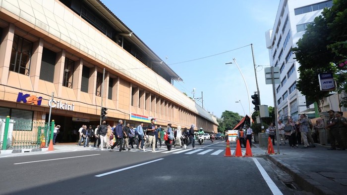 Ada Pelican Crossing di Stasiun Cikini, KAI Usul Ada Petugas di Jam Sibuk