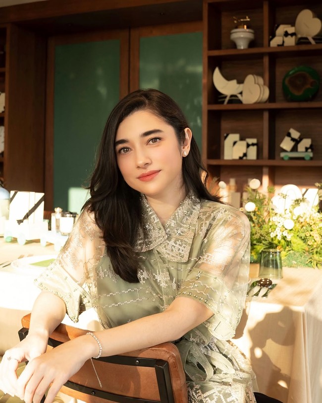 Amanda Rigby santer dijodohkan dengan Andre Taulany setelah keduanya tampil di acara komedi Monitor Ketua. Andre sendiri kini berstatus duda setelah cerai dari Erin pada 3 Desember 2025. Foto: dok Instagram amandarigby6