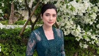 Amanda Rigby merasa lebih baik terlambat menikah, daripada buru-buru berujung tak baik. Aku mendingan terlambat, tapi pasti dan yakin nikah, ujarnya di YouTube Maia AlElDul TV, dilihat Senin (15/9/2025). (Foto: dok Instagram amandarigby6)