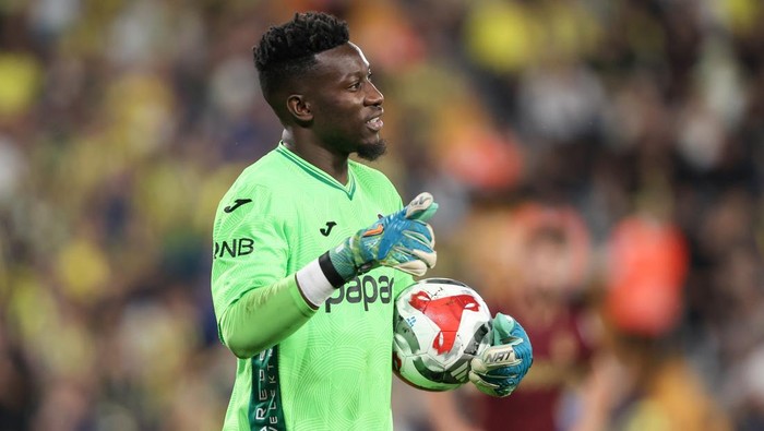 ISTANBUL, TURKEY - SEPTEMBER 14: Andre Onana of Trabzonspor looks on during the Trendyol Süper Lig match between Fenerbahçe SK and Trabzonspor at Ulker Sukru Saracoglu Stadium on September 14, 2025 in Istanbul, Turkey. (Photo by Ahmad Mora/Getty Images)