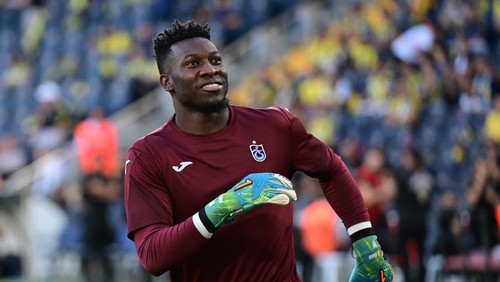 ISTANBUL, TURKIYE - SEPTEMBER 14: Andre Onana of Trabzonspor warms up ahead of the Turkish Super Lig Week 5 match against Fenerbahce, Istanbul, Turkiye on September 14, 2025. (Photo by Serhat Cagdas/Anadolu via Getty Images)