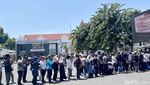 Penampakan Antrean Panjang Pemohon SKCK di Polrestasbes Surabaya