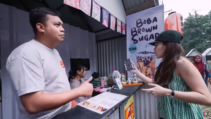 Ayu Ting Ting kulineran UMKM