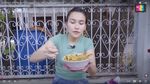 Dukung UMKM,  Ayu Ting Ting Jajan Bakso dan Soto Mie Gerobakan