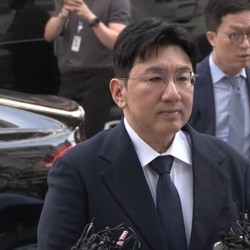 Bang Si Hyuk Tersangka Kasus Dugaan Penipuan IPO, Dilarang ke Luar Negeri