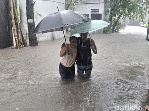 Warga Korban Banjir Denpasar Mulai Terserang Penyakit Kulit dan ISPA