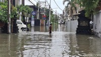 Banjir merendam kawasan Gang Sri Kahyangan, Berawa, Tibubeneng, Badung, Bali, Senin (15/9/2025) (Fabiola Dianira)
