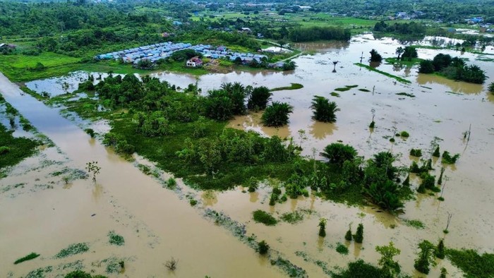 Banjir yang merendam 7 distrik di Kabupaten Sorong, Provinsi Papua.