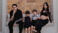 Bimo Picky Picks dan DJ Irene Agustine lagi menanti anak ketiga juga rumah idaman jadi. So far gue bahagia. Sekarang lagi bangun rumah doain ya, tuturnya. (Foto: dok Instagram bimopd)