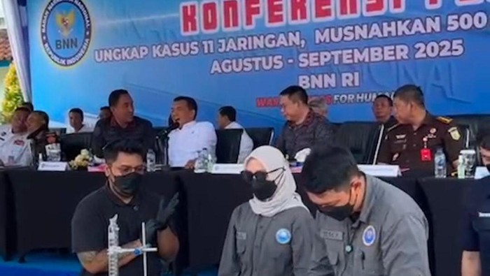 BNN membongkar 11 jaringan pengedar narkoba di sejumlah wilayah. Puluhan orang tersangka ditangkap BNN. (dok IG @infobnn_ri)