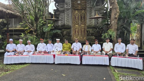 Direktur Utama PT BIBU Panji Sakti, Erwanto Sad Adiatmoko, bertemu sejumlah tokoh puri di Puri Ageng Blahbatuh, Gianyar, Bali, Senin (15/9/2025). (Foto: Ni Komang Ayu Leona/detikBali)