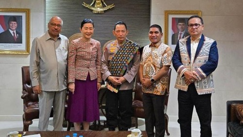Empat legislator asal Nusa Tenggara Timur (NTT) menemui Kapolri Jenderal Listyo Sigit Prabowo. (Foto: Dok. Rudi Kabunang)