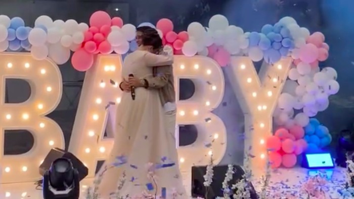 Gender Reveal Kehamilan Pertama Vika Kolesnaya Istri Billy Syahputra