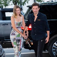 Kemesraan pasangan ini semakin jadi sorotan setelah sebelumnya Page Six melaporkan bahwa Bradley tengah mempertimbangkan langkah serius dalam hubungannya dengan Gigi. “Dia bisa saja melamar dalam beberapa bulan ke depan,” ujar seorang sumber dekat. Foto: GC Images/TheStewartofNY