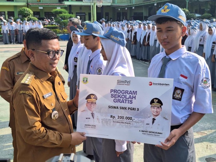 Gubernur Banten Andra Soni