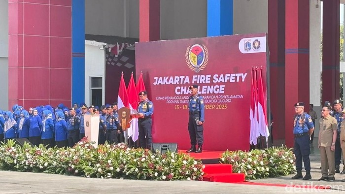 Gubernur DKI Jakarta Pramono Anung saat membuka acara Jakarta Fire Safety Challenge.