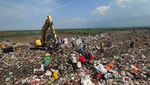 Potret Sampah Menggunung Belasan Meter di TPA Jabon Sidoarjo