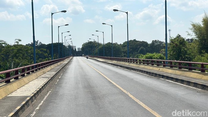 Jembatan Semampir Kediri