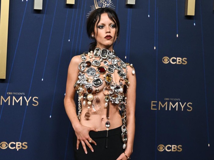 Jenna Ortega di Primetime Emmy Awards ke-77 yang digelar di Peacock Theater pada 14 September 2025 di Los Angeles, California.