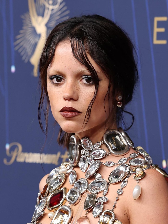Jenna Ortega di Primetime Emmy Awards ke-77 yang digelar di Peacock Theater pada 14 September 2025 di Los Angeles, California.