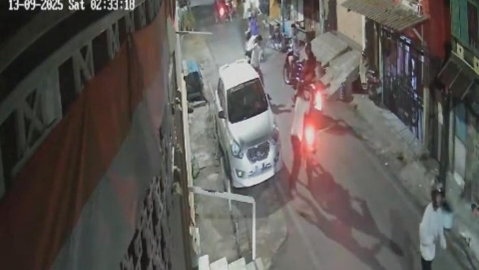 Kawanan geng motor serang dan rusak motor warga di Tamamaung Makassar.