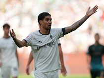 Kevin Diks Cetak Gol Bersejarah di Bundesliga