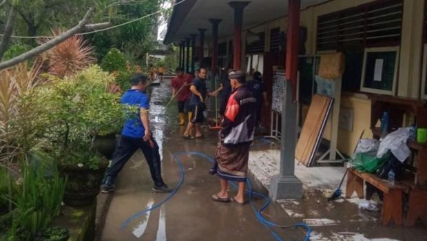 Kondisi sekolah di Denpasar, Bali, yang terdampak banjir.