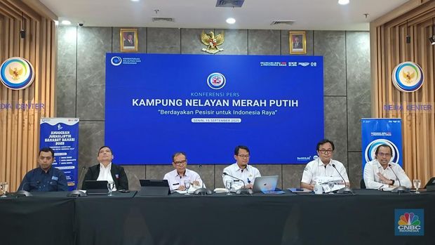 Konferensi Pers di kantor KKP, Jakarta, Senin (15/9/2025). (CNBC Indonesia/Martyasari Rizky)