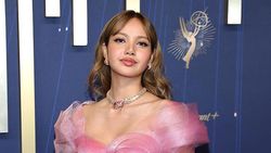 Lisa BLACKPINK Memukau di Emmy Awards 2025