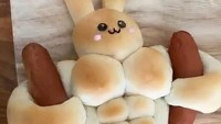 Roti yang menggemaskan disulap menjadi berbentuk yang lebih kekar. Netizen menyebut unggahan tersebut seperti kelinci yang kebanyakan konsumsi obat steroid. Foto: Bored Panda