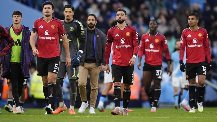 Manchester Uniteds Bruno Fernandes (centre) appears dejected following the Premier League match at Etihad Stadium, Manchester. Picture date: Sunday September 14, 2025. (Photo by Nick Potts/PA Images via Getty Images)