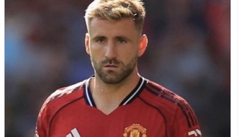 Luke Shaw dianggap termasuk paling buruk penampilannya semalam. Foto: X.com