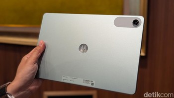 Selanjutnya ada Moto Pad 60 Lite dengan ukuran lebih kecil. Foto: Virgina Maulita Putri/detikINET