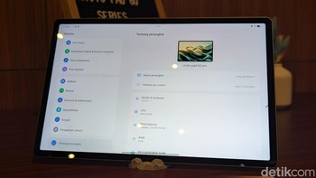 Spesifikasi inti Moto Pad 60 Pro. Tablet ini diotaki chipset MediaTek Dimensity 8300 dengan RAM 8GB dan memori internal 256GB yang dapat diperluas hingga 1TB dengan slot microSD. Foto: Virgina Maulita Putri/detikINET