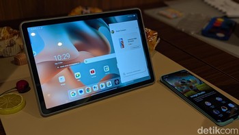 Moto Pad 60 Lite mendukung fitur penunjang produktivitas seperti Smart Connect dan Circle to Search. Orang tua juga dapat memantau penggunaan tablet oleh anak lewat aplikasi Google Kids Space. Foto: Virgina Maulita Putri/detikINET