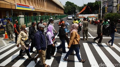 Traveler Lebih Mudah Keluar Masuk Stasiun Cikini, Kini Ada Pelican Crossing