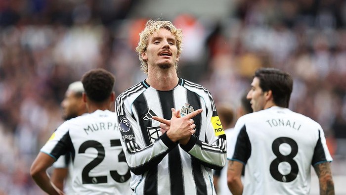 Nick Woltemade NEWCASTLE UPON TYNE, ENGLAND - SEPTEMBER 13: Nick Woltemade of Newcastle United celebrates scoring his teams first goal during the Premier League match between Newcastle United and Wolverhampton Wanderers at St James Park on September 13, 2025 in Newcastle upon Tyne, England. (Photo by Matt McNulty/Getty Images)