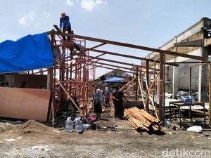Pedagang Pasar Pandaan Korban Kebakaran Bangun Lapak dari Uang Pribadi