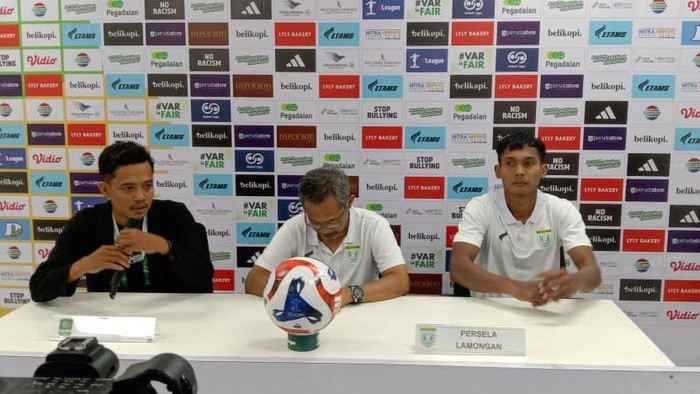 Pelatih Persela Aji Santoso