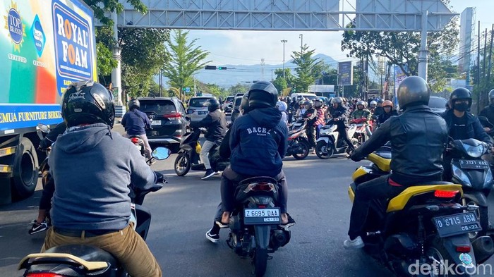 Pemandangan pelanggaran lalu lintas di Persimpangan Gedebage