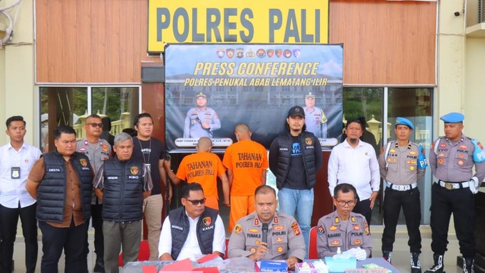 Polisi menggelar konfrensi pers kasus mertua dan adik ipar  bunuh menantunya