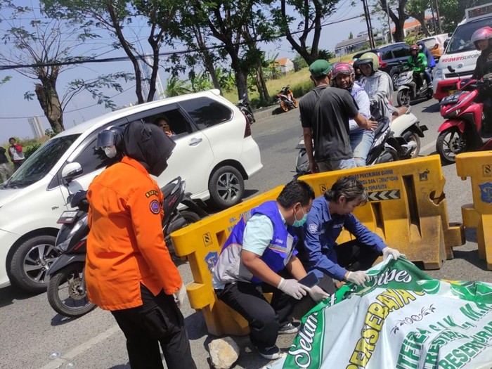 Pemotor tewas kecelakaan di Surabaya