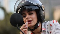 Pihak kepolisian mengatakan bahwa beberapa peraturan harus diubah untuk menerbitkan SIM bagi perempuan. Para pemimpin ulama Iran menghadapi tekanan yang semakin besar untuk melakukan perubahan sosial sejak protes massal pada tahun 2022-2023 yang dipicu oleh kematian perempuan muda Iran, Mahsa Amini, yang ditahan karena diduga melanggar aturan berpakaian Islam. Foto: Majid Asgaripour/WANA via REUTERS