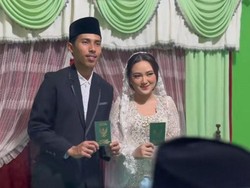 Viral! Pengantin Gen-Z Habis Akad Langsung Nongkrong di Kafe Viral! Pengantin Gen-Z Habis Akad Langsung Nongkrong di Kafe