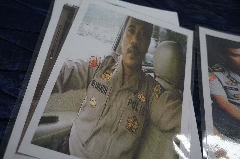 Polisi gadungan berinisial W alias A (59) ditangkap. Selain menipu banyak orang, polisi gadungan berpangkat AKP itu pernah membawa kabur istri orang. (dok Istimewa)