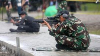 TNI, Polri, dan masyarakat berbaur dalam Trisula Open Championship 2025 di Timika. Ajang ini menjadi momentum kebersamaan dan semangat persatuan di Papua. Kegiatan Trisula Open Championship 2025 juga dirangkaikan dengan bakti sosial. TNI membagikan sembako dan layanan kesehatan gratis bagi masyarakat Papua.  