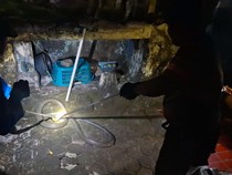 Desisan di Balik Pompa Air, King Kobra Muncul dengan Kepala Berdiri