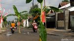 Potret Jalan Rusak di Tulungagung Ditanami Pohon Pisang