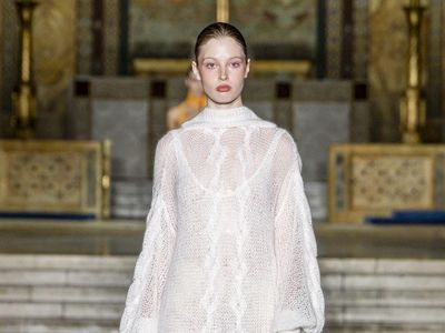 Foto: Putri Elon Musk Melenggang di NYFW, Angkat Isu Hak Transgender